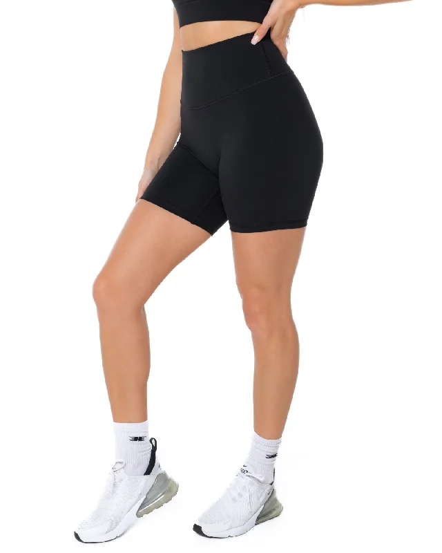 Aura Scrunch Shorts - Black