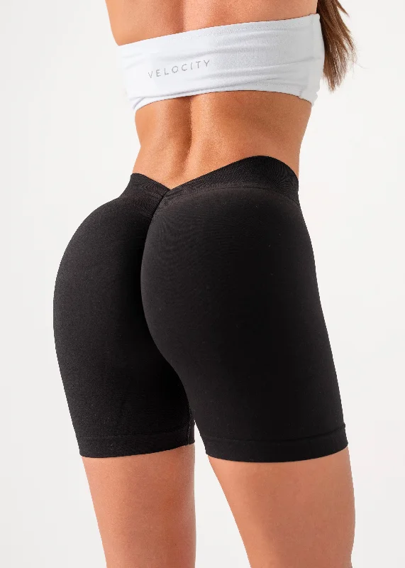 V SCRUNCH SEAMLESS SHORTS - BLACK