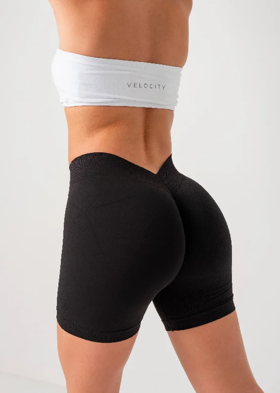 V SCRUNCH SEAMLESS SHORTS - BLACK