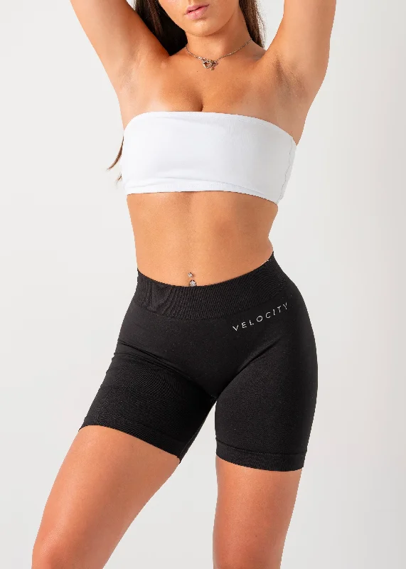 V SCRUNCH SEAMLESS SHORTS - BLACK