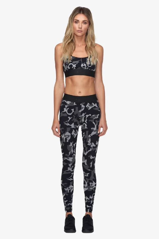 Camo Knockout Crop Legging - Black Camo/Black